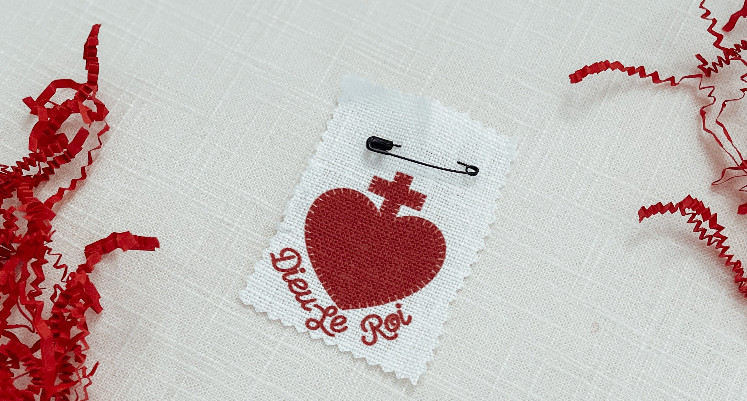Vendée Sacred Heart Badge with Pin